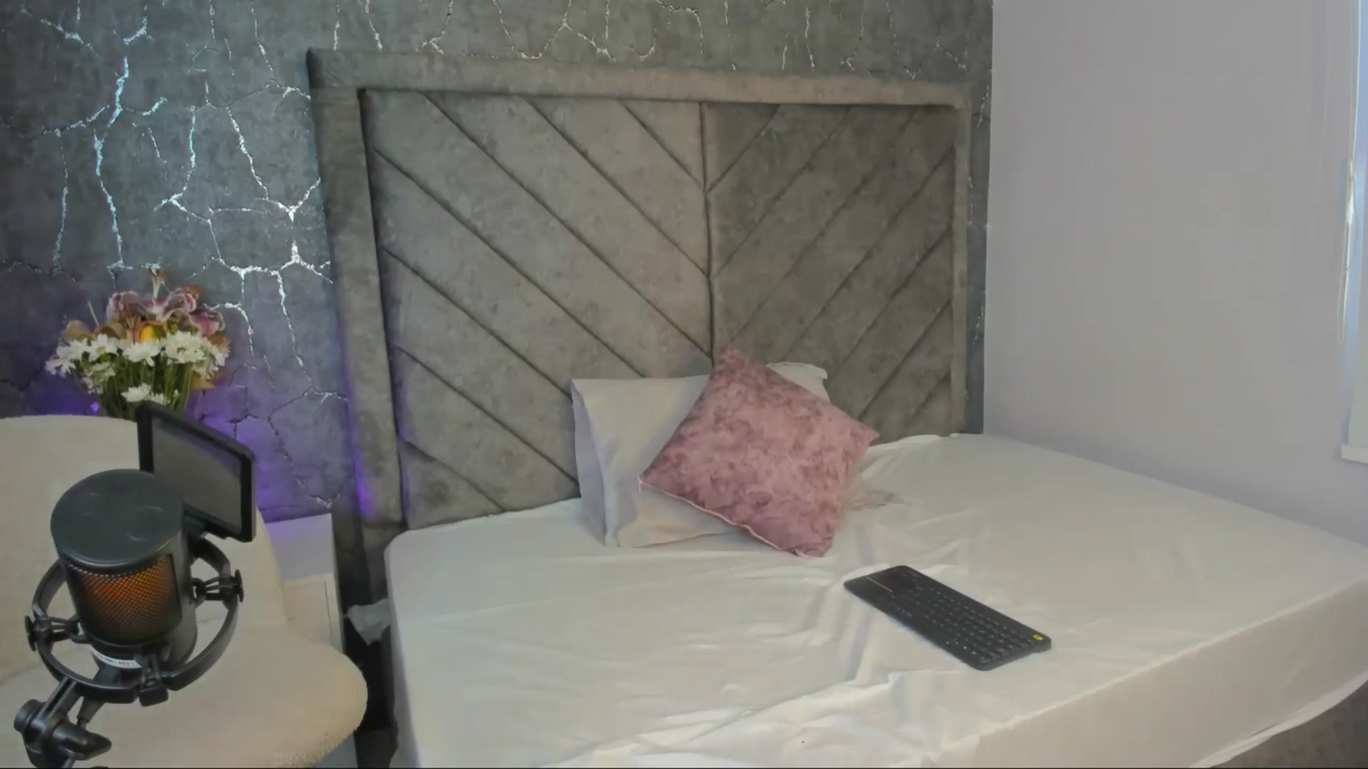 Gallery image thumbnail from Caro_Cano's myfreecams stream on, 01/29/2025, 15:26 image 12 of 20