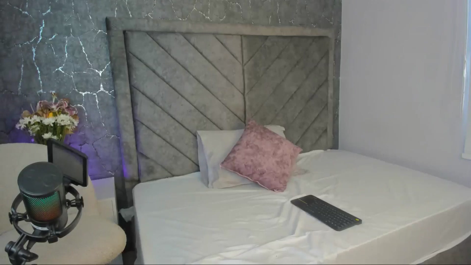 Gallery image thumbnail from Caro_Cano's myfreecams stream on, 01/29/2025, 15:26 image 9 of 20
