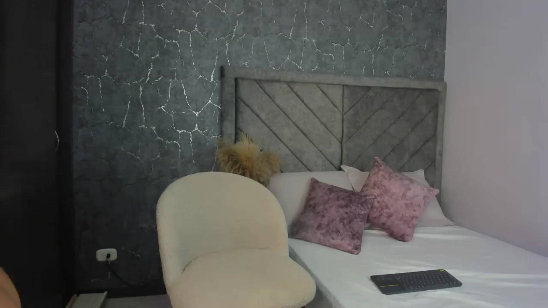 Gallery image thumbnail from Caro_Cano's myfreecams stream on, 02/08/2025, 16:09 image 17 of 20