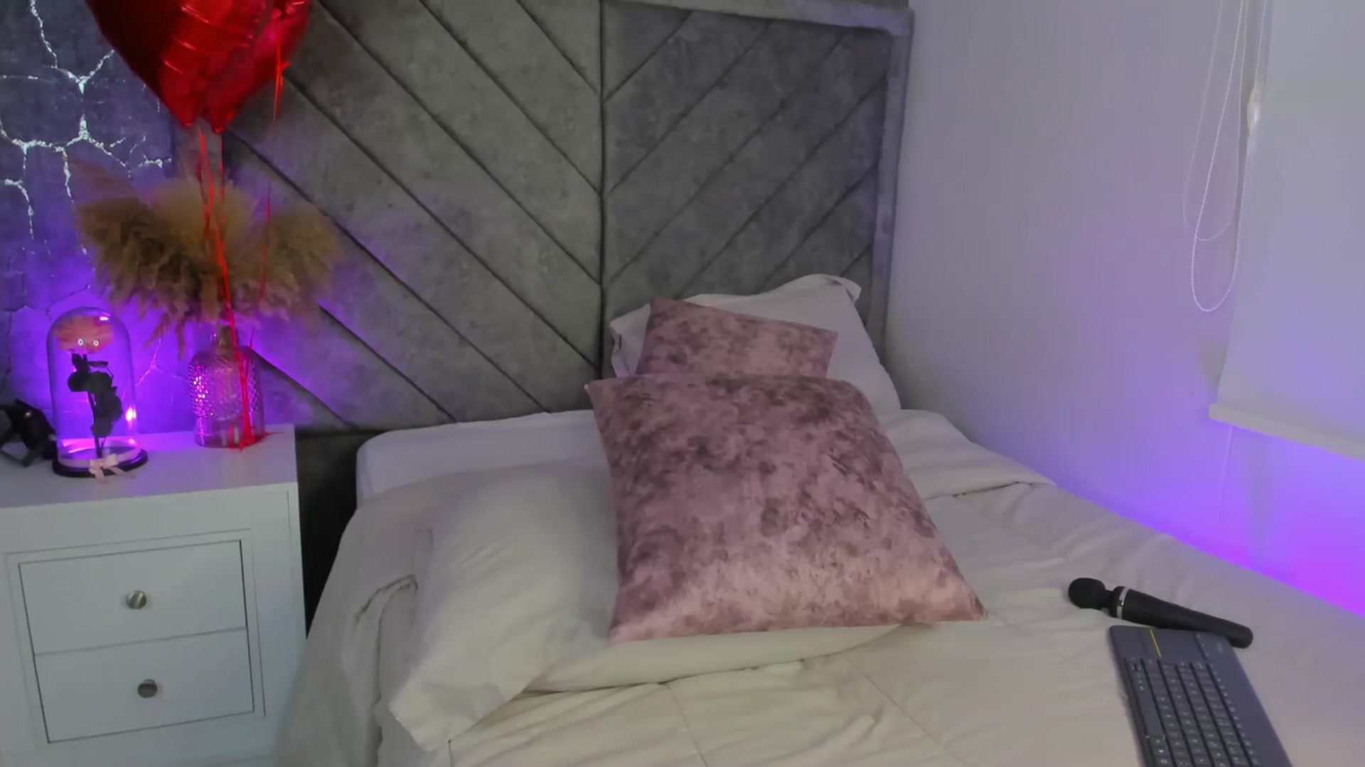 Gallery image thumbnail from Caro_Cano's myfreecams stream on, 02/16/2025, 18:28 image 12 of 20