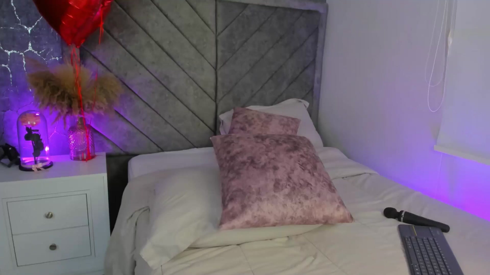 Gallery image thumbnail from Caro_Cano's myfreecams stream on, 02/16/2025, 18:28 image 13 of 20
