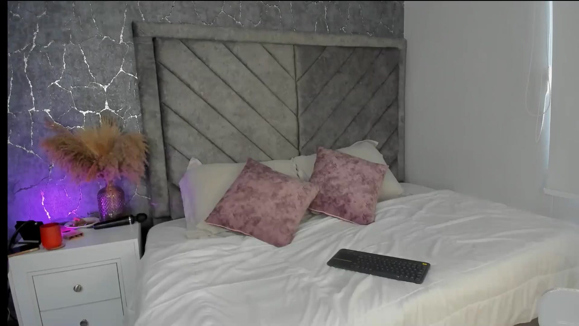 Gallery image thumbnail from Caro_Cano's myfreecams stream on, 03/28/2025, 15:37 image 17 of 20