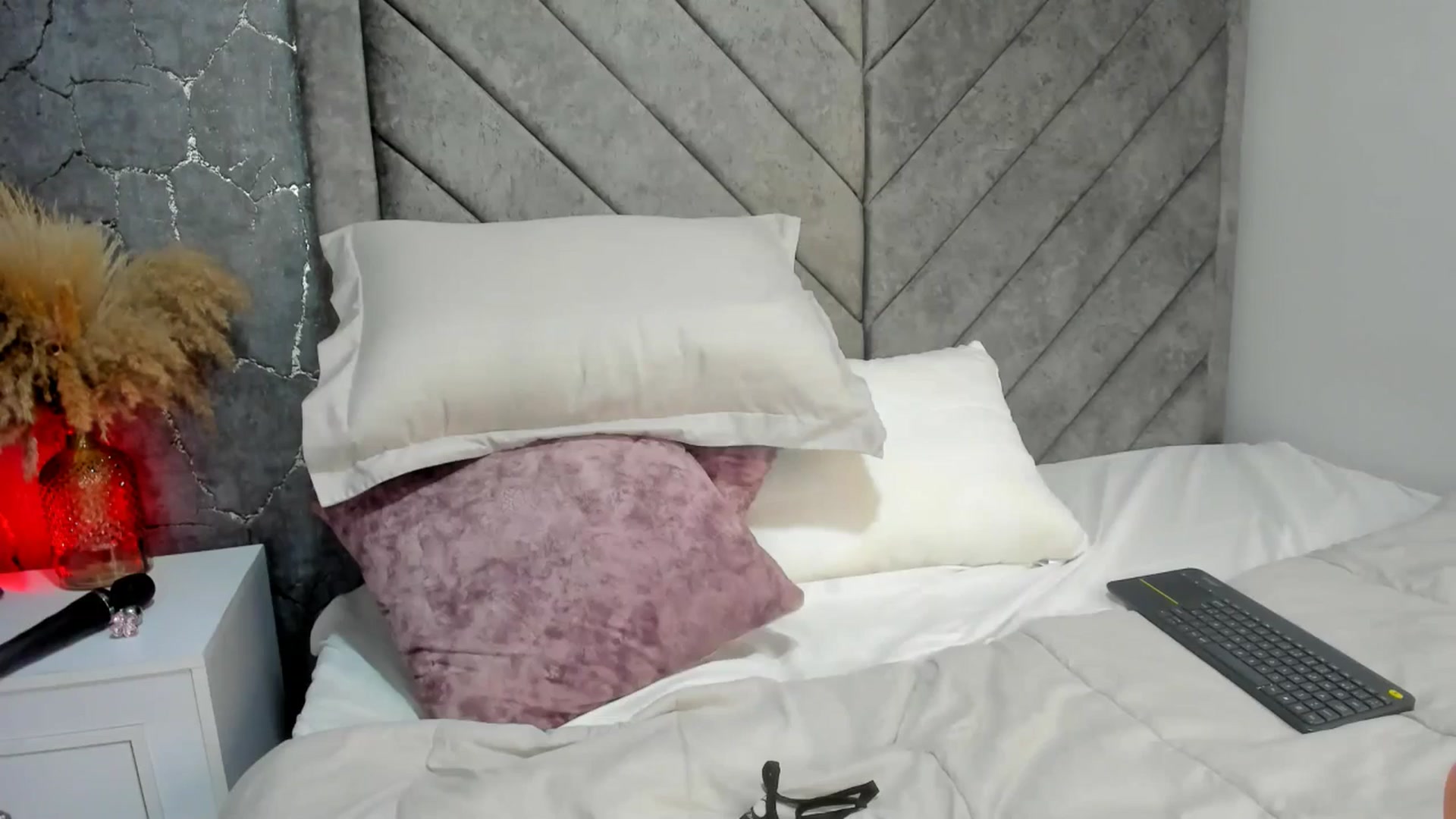 Gallery image thumbnail from Caro_Cano's myfreecams stream on, 04/09/2025, 17:25 image 10 of 20