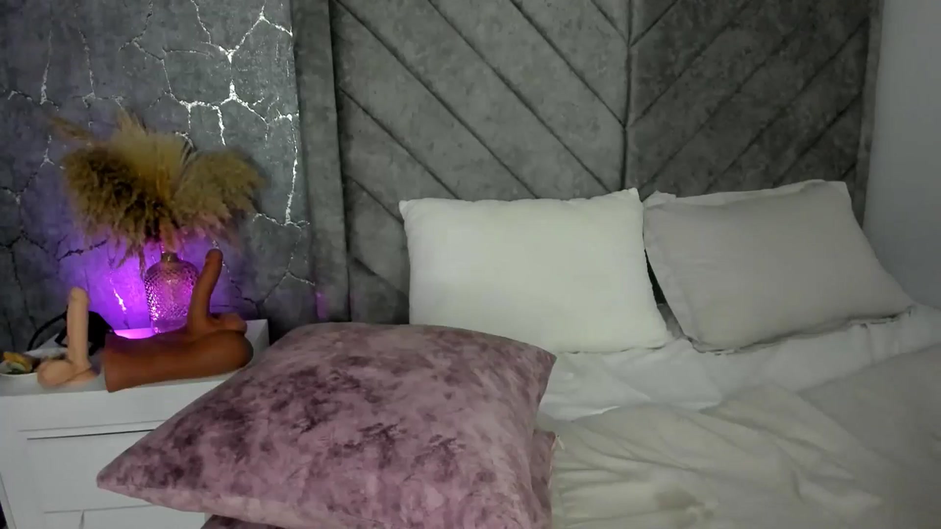Gallery image thumbnail from Caro_Cano's myfreecams stream on, 04/10/2025, 15:31 image 2 of 20
