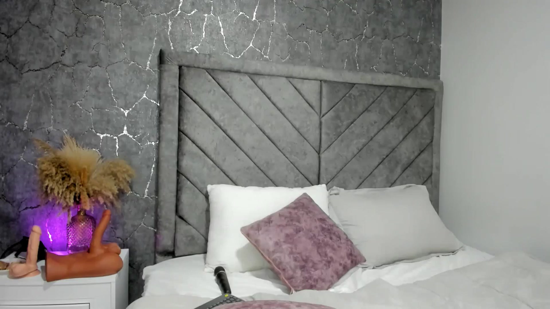 Gallery image thumbnail from Caro_Cano's myfreecams stream on, 04/10/2025, 15:31 image 11 of 20