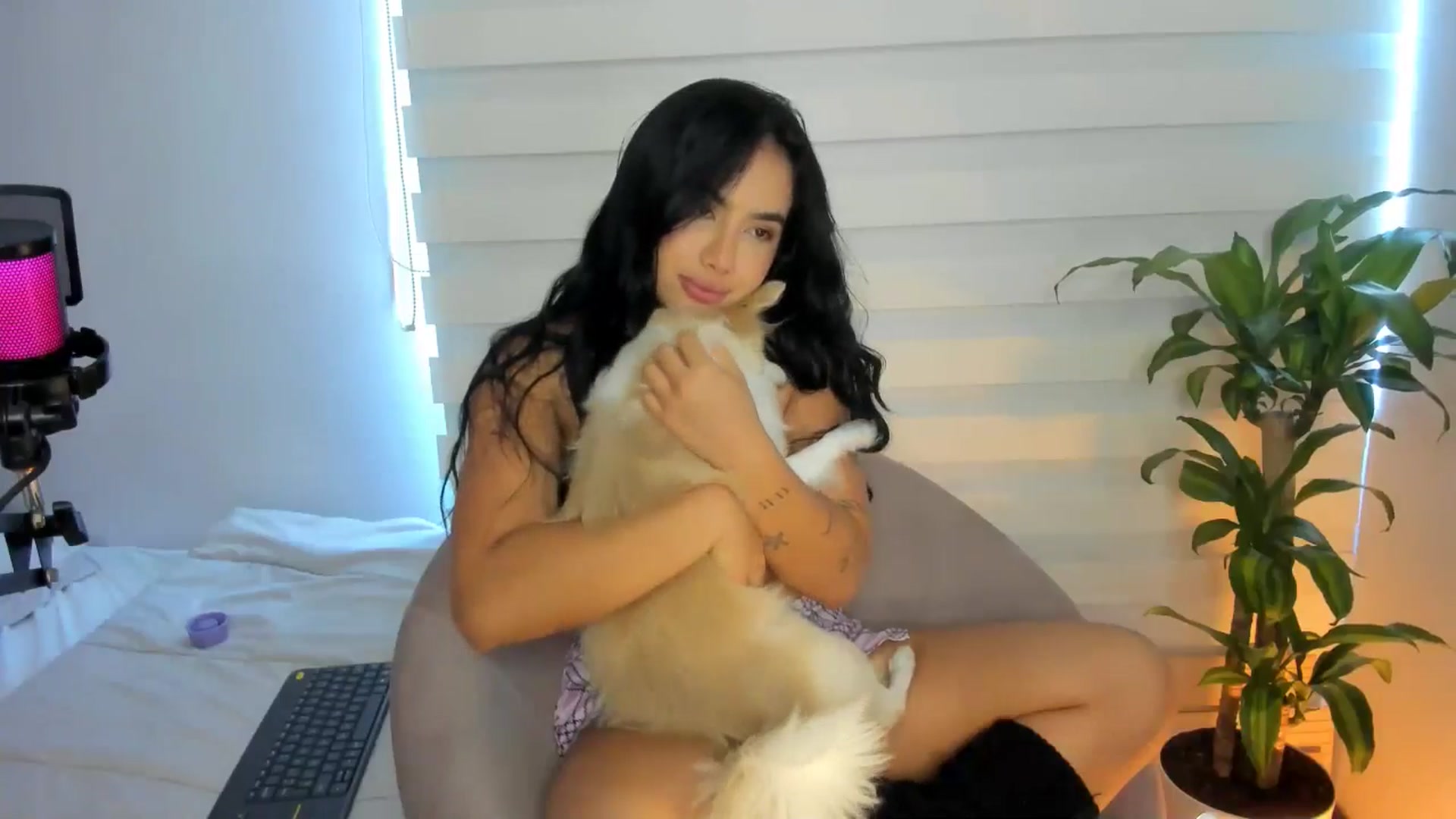 Gallery image thumbnail from Caro_Cano's myfreecams stream on, 04/12/2025, 17:32 image 19 of 20