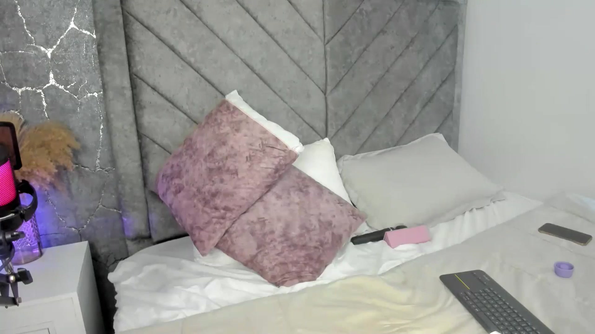 Gallery image thumbnail from Caro_Cano's myfreecams stream on, 04/12/2025, 17:32 image 13 of 20