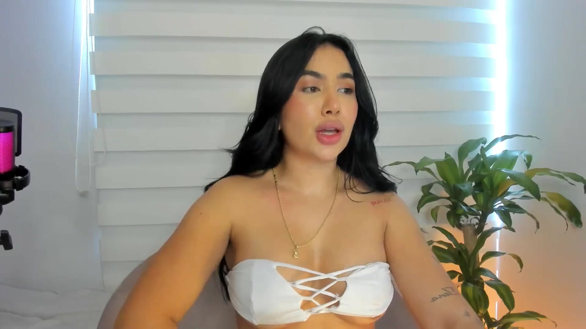 Gallery image thumbnail from Caro_Cano's myfreecams stream on, 04/12/2025, 18:26 image 11 of 20