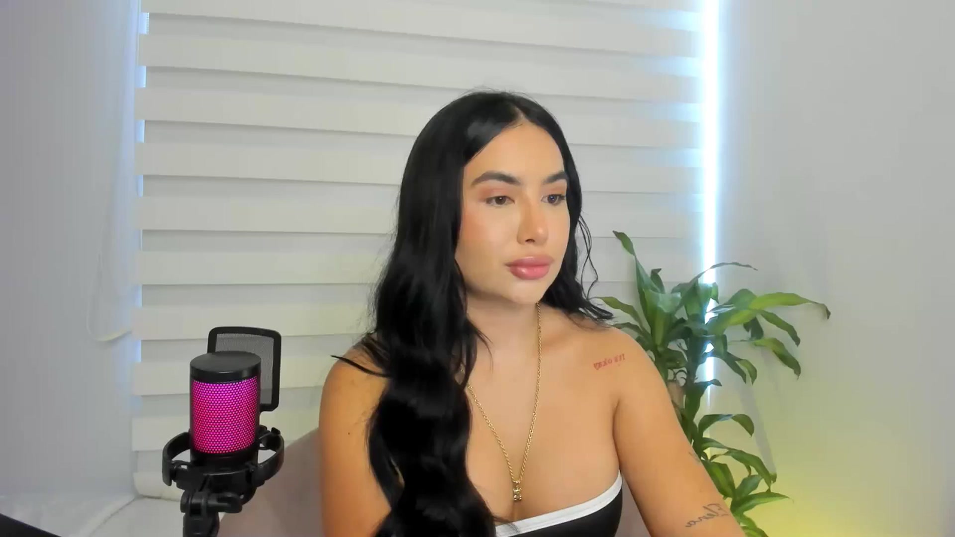 Gallery image thumbnail from Caro_Cano's myfreecams stream on, 04/13/2025, 19:02 image 1 of 20
