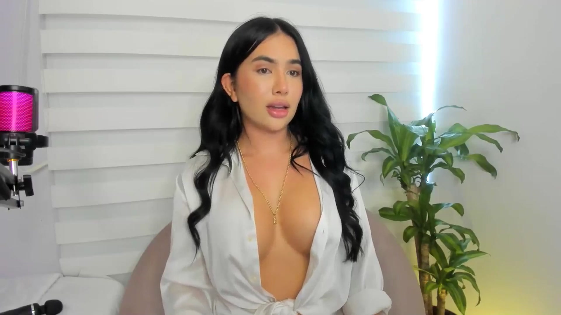 Gallery image thumbnail from Caro_Cano's myfreecams stream on, 04/13/2025, 19:02 image 20 of 20