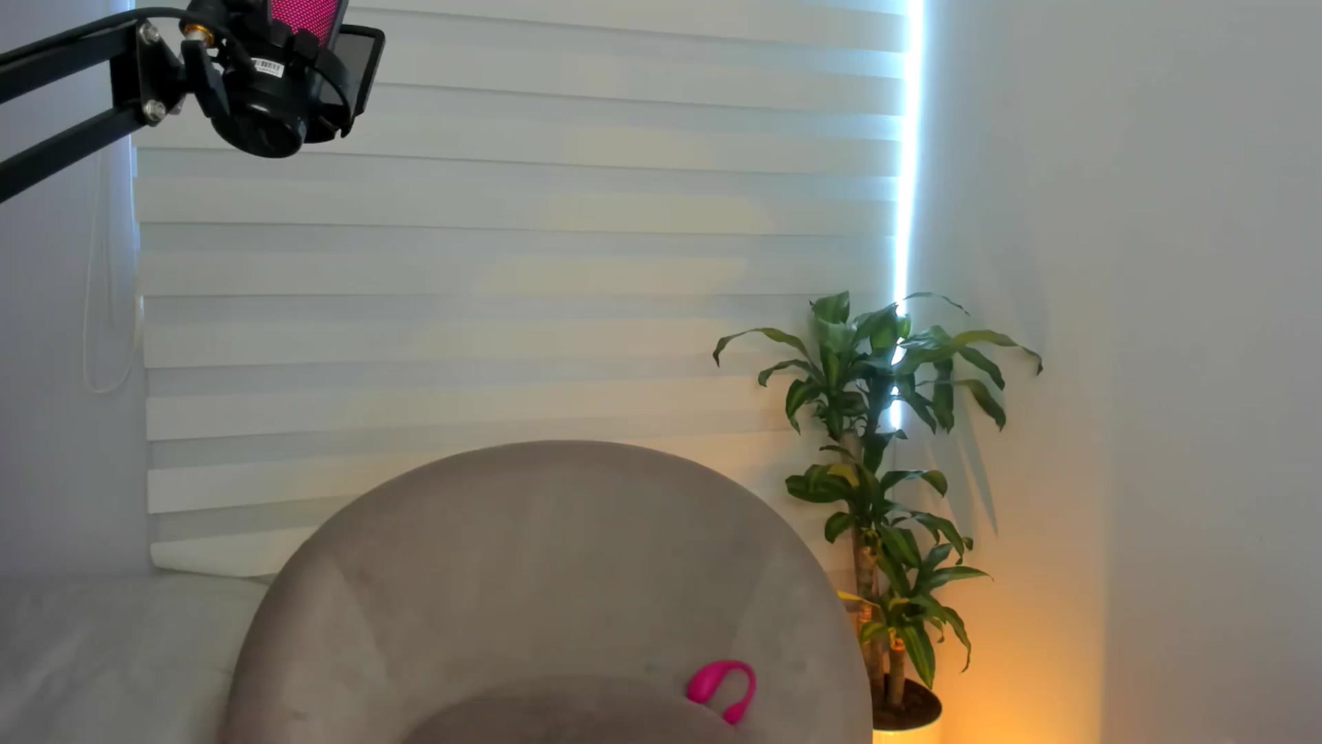 Gallery image thumbnail from Caro_Cano's myfreecams stream on, 04/16/2025, 17:58 image 1 of 20