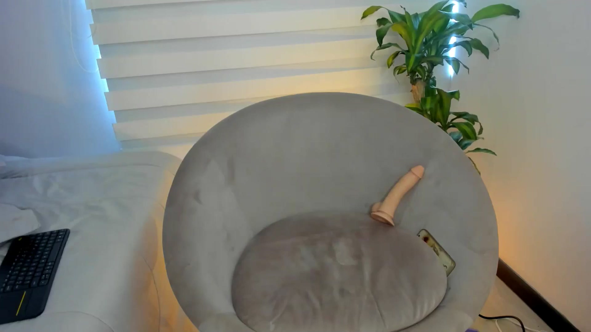 Gallery image thumbnail from Caro_Cano's myfreecams stream on, 04/17/2025, 17:20 image 20 of 20