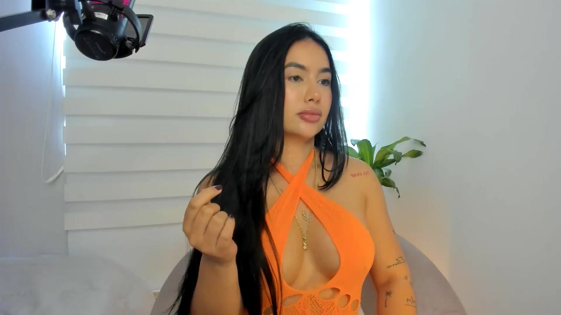 Gallery image thumbnail from Caro_Cano's myfreecams stream on, 04/20/2025, 20:26 image 1 of 20