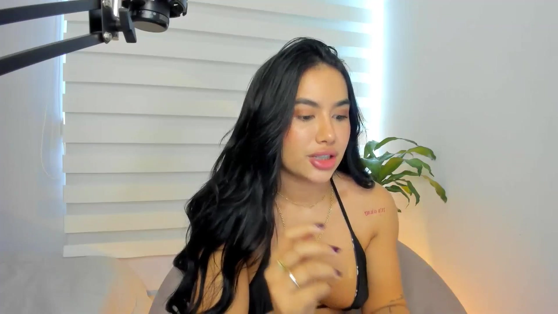 Gallery image thumbnail from Caro_Cano's myfreecams stream on, 04/21/2025, 16:52 image 7 of 20