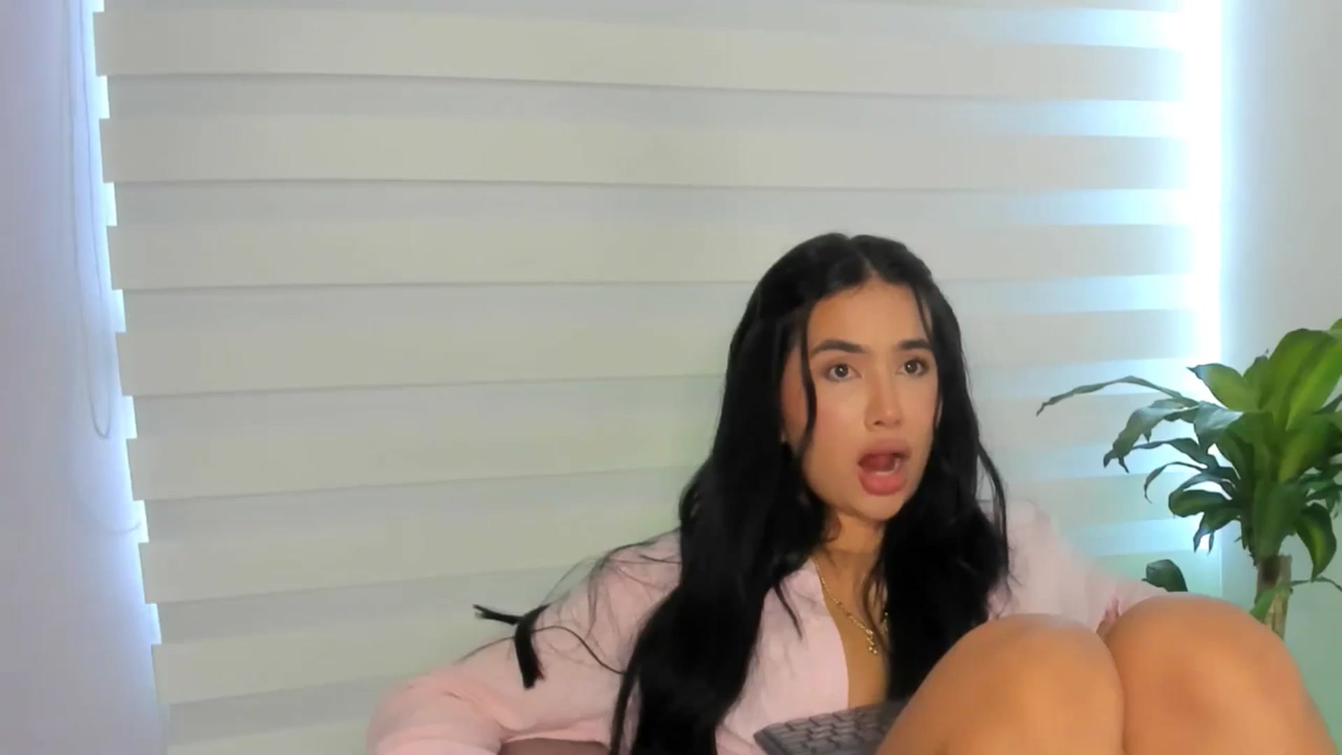Gallery image thumbnail from Caro_Cano's myfreecams stream on, 04/22/2025, 17:01 image 6 of 20