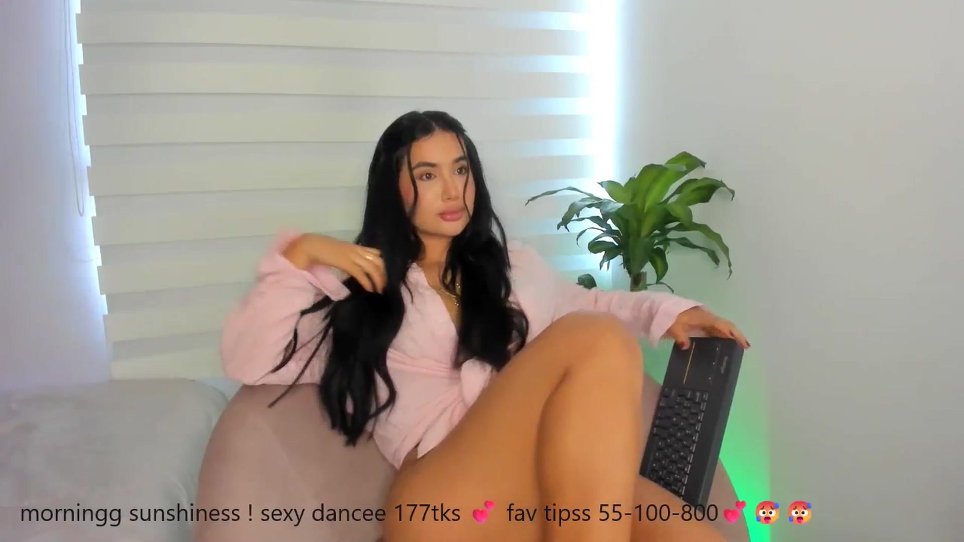 Gallery image thumbnail from Caro_Cano's myfreecams stream on, 04/22/2025, 17:01 image 2 of 20