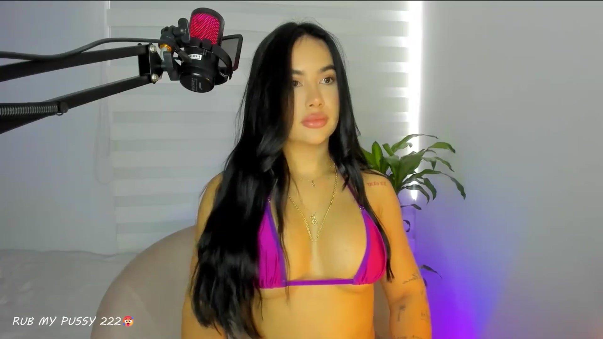 Gallery image thumbnail from Caro_Cano's myfreecams stream on, 04/25/2025, 15:23 image 5 of 20