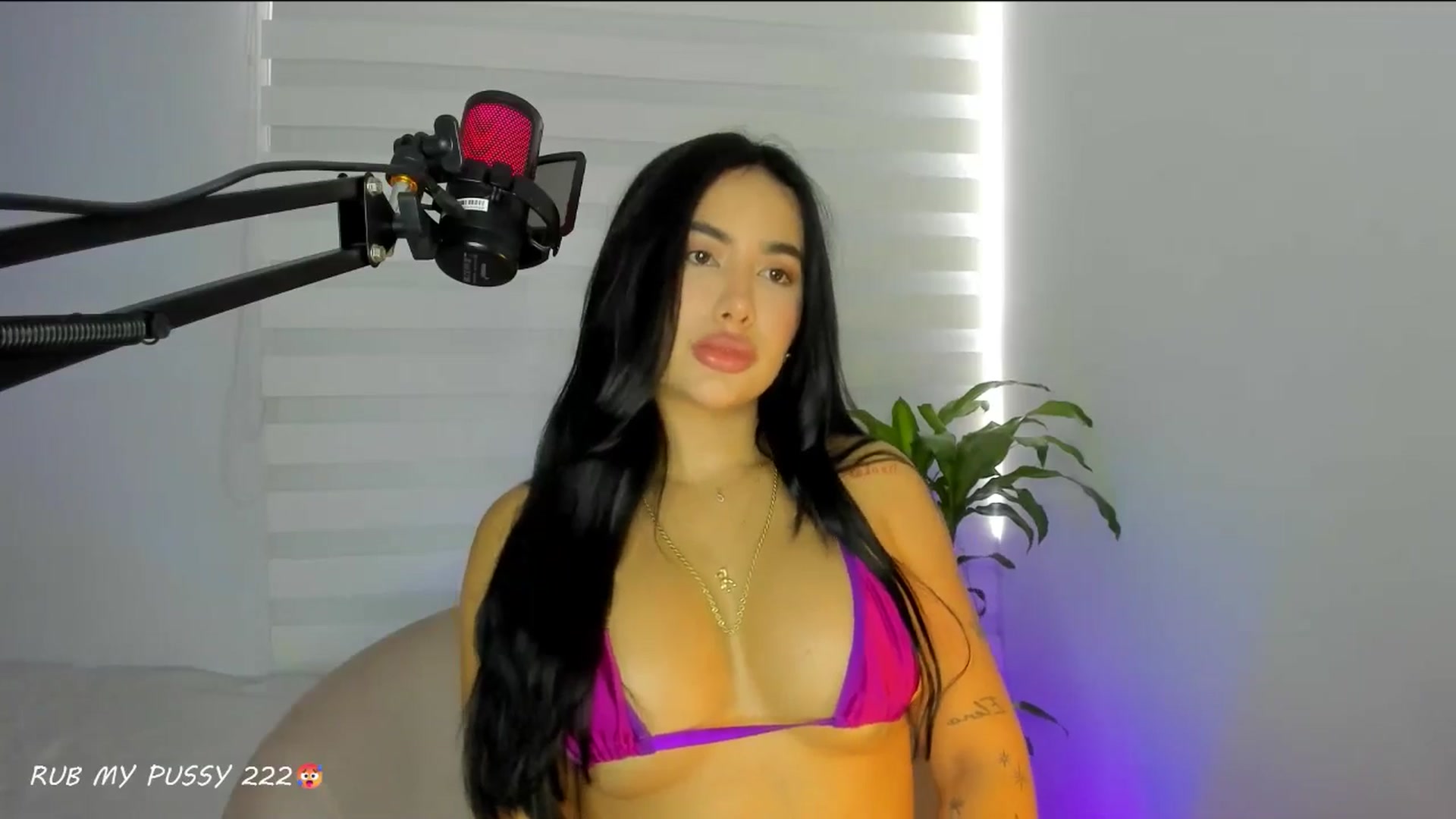 Gallery image thumbnail from Caro_Cano's myfreecams stream on, 04/25/2025, 15:23 image 6 of 20