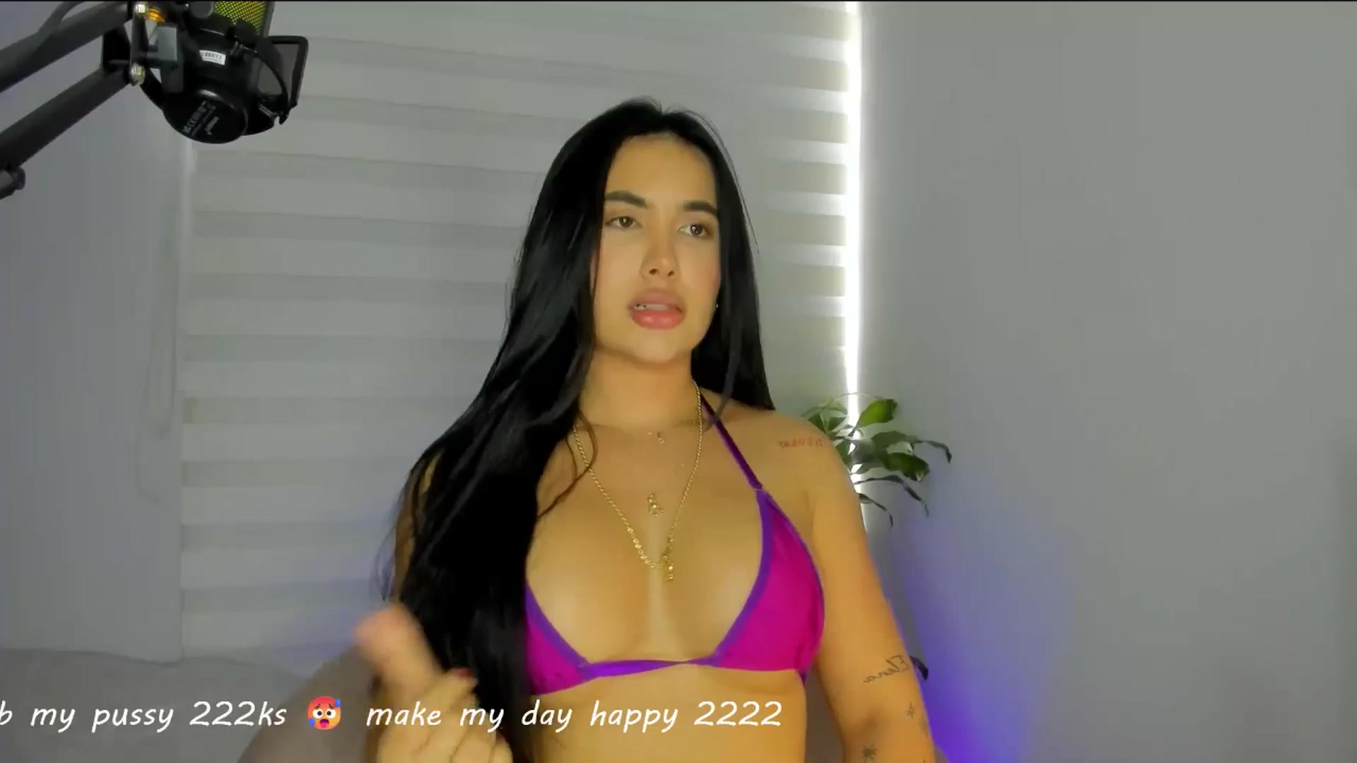 Gallery image thumbnail from Caro_Cano's myfreecams stream on, 04/25/2025, 20:03 image 19 of 20