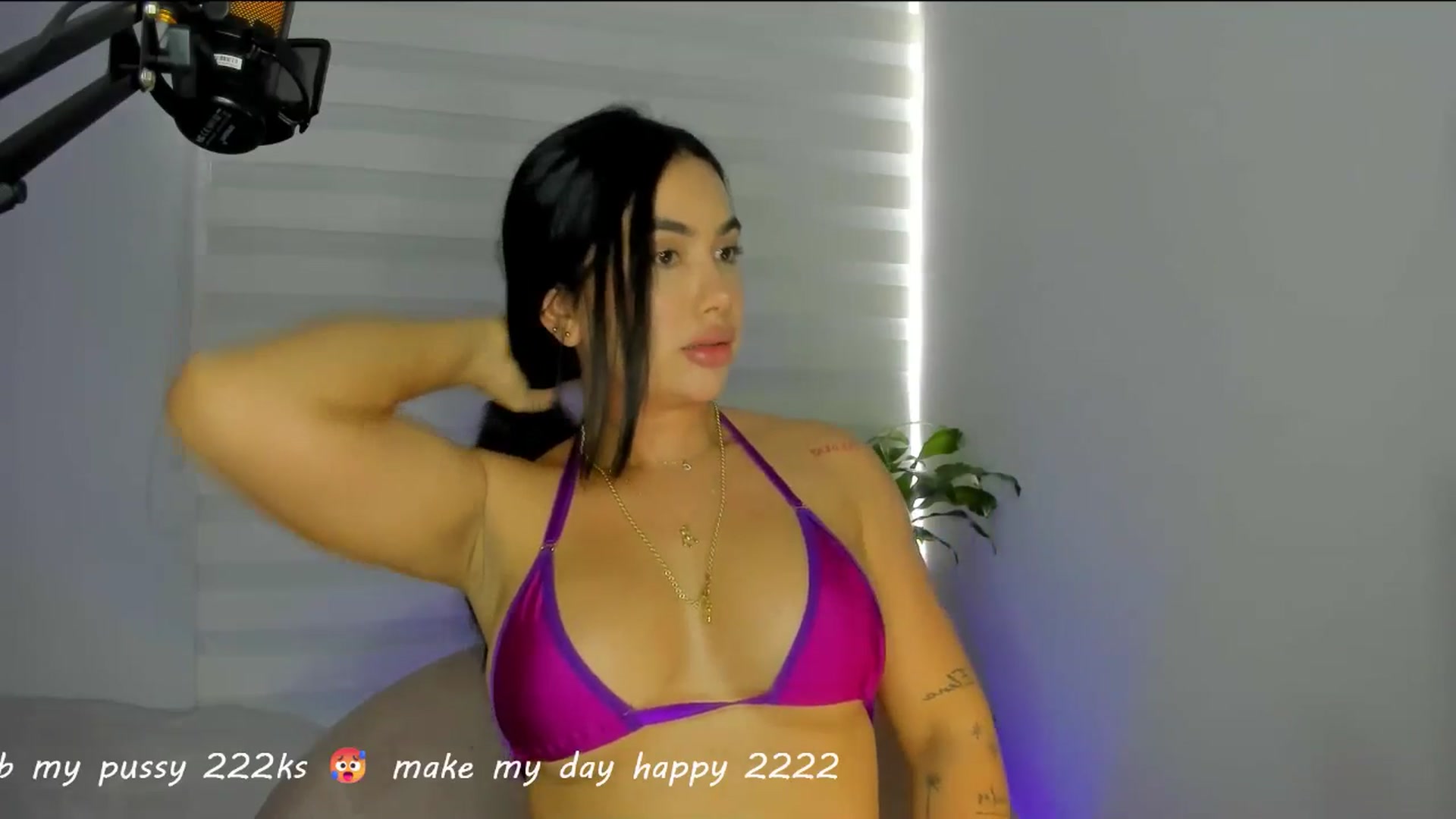 Gallery image thumbnail from Caro_Cano's myfreecams stream on, 04/25/2025, 20:03 image 20 of 20