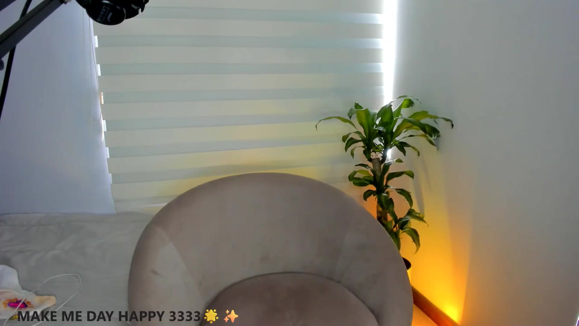 Gallery image thumbnail from Caro_Cano's myfreecams stream on, 04/26/2025, 18:15 image 9 of 20