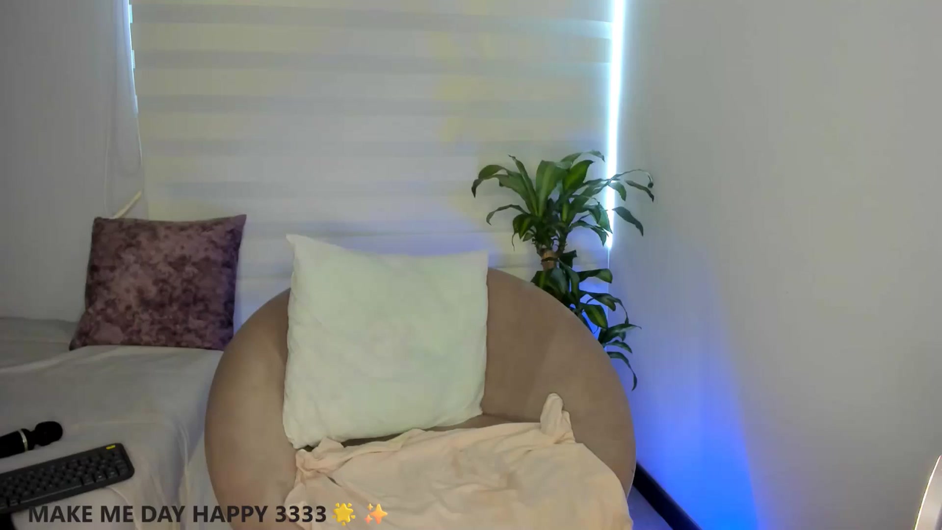 Gallery image thumbnail from Caro_Cano's myfreecams stream on, 04/27/2025, 14:48 image 10 of 20