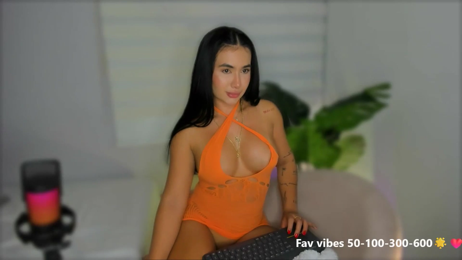 Gallery image thumbnail from Caro_Cano's myfreecams stream on, 05/13/2025, 01:16 image 18 of 20