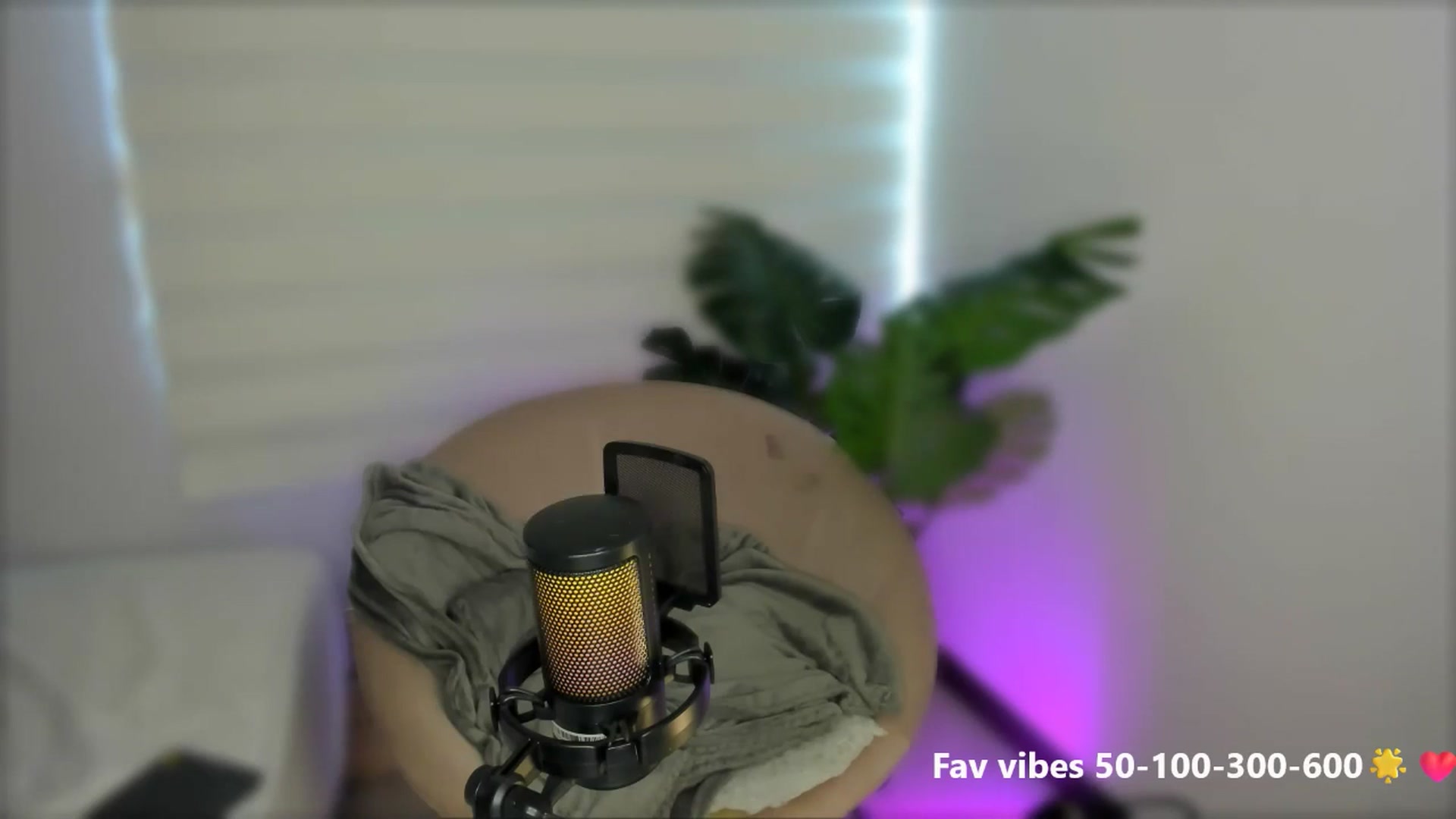 Gallery image thumbnail from Caro_Cano's myfreecams stream on, 05/13/2025, 16:54 image 9 of 20