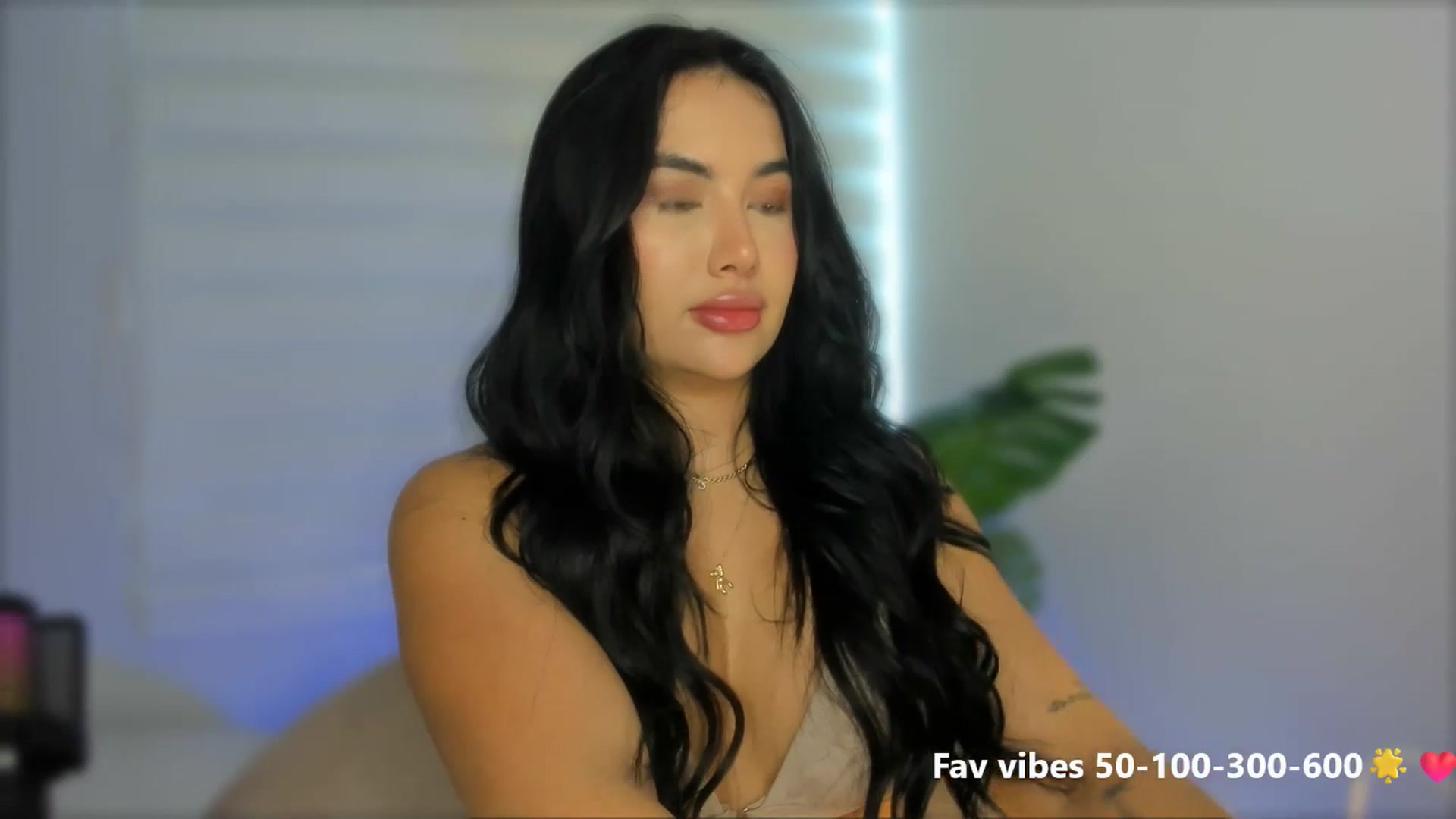 Gallery image thumbnail from Caro_Cano's myfreecams stream on, 05/16/2025, 15:43 image 16 of 20