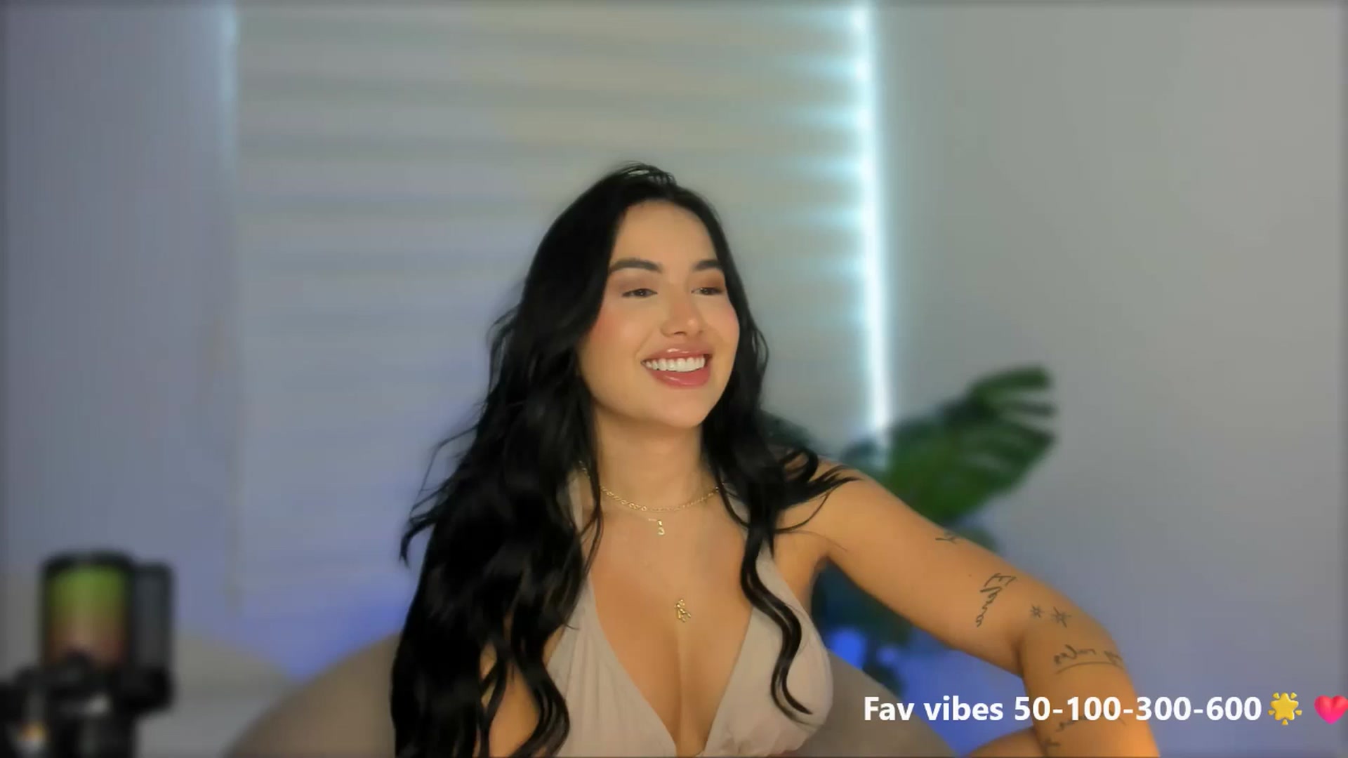 Gallery image thumbnail from Caro_Cano's myfreecams stream on, 05/16/2025, 15:43 image 7 of 20