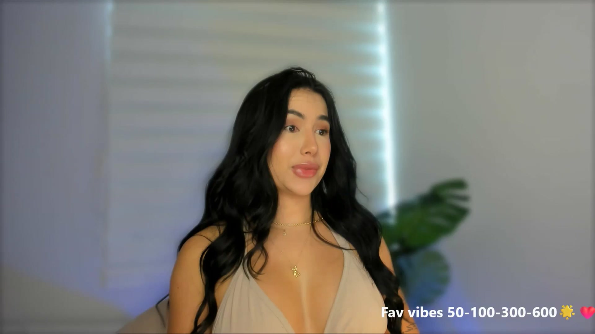 Gallery image thumbnail from Caro_Cano's myfreecams stream on, 05/16/2025, 15:43 image 4 of 20