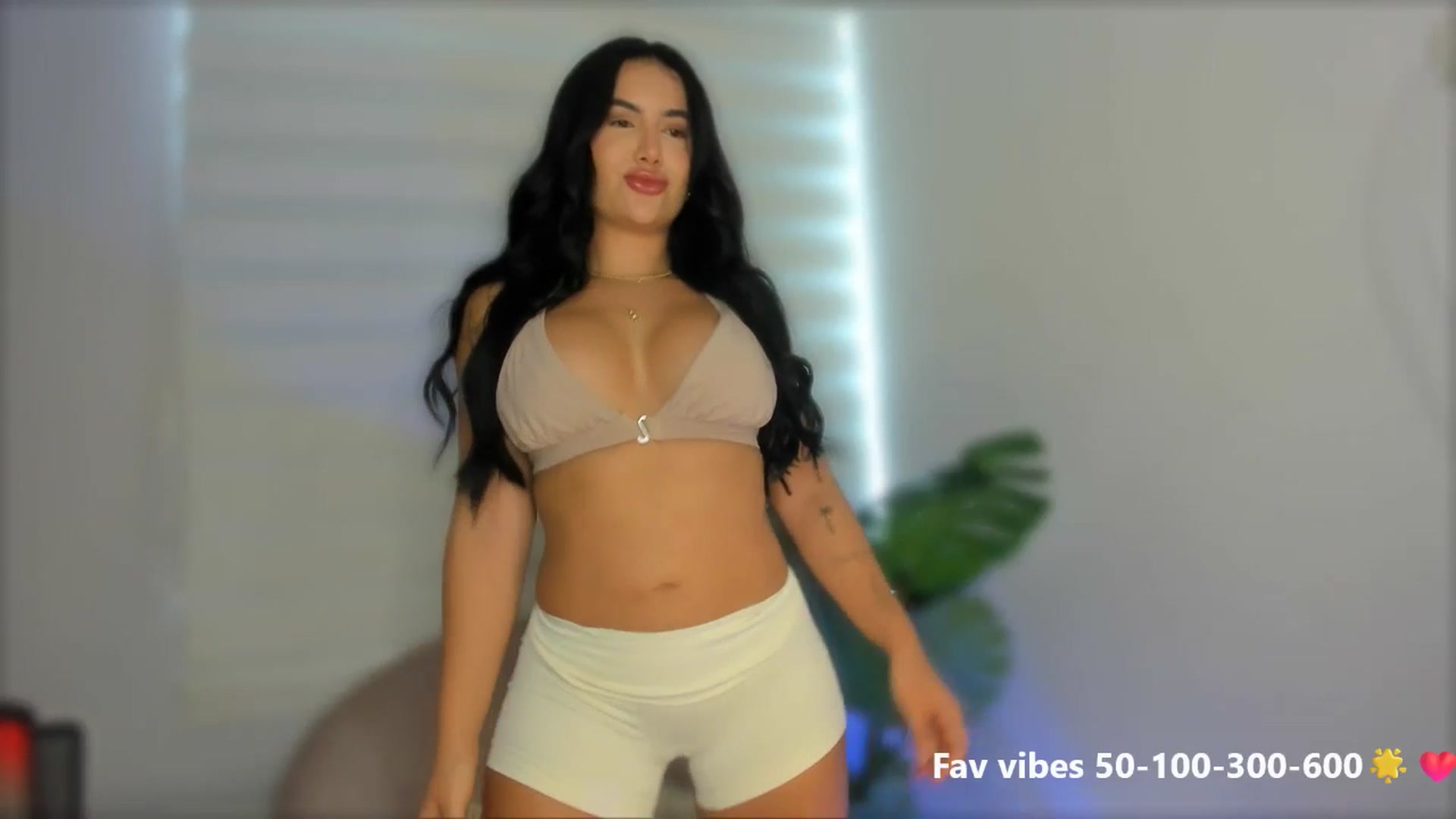 Gallery image thumbnail from Caro_Cano's myfreecams stream on, 05/16/2025, 15:43 image 19 of 20