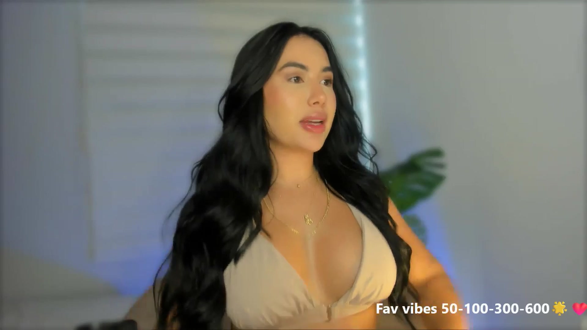 Gallery image thumbnail from Caro_Cano's myfreecams stream on, 05/16/2025, 18:05 image 8 of 20