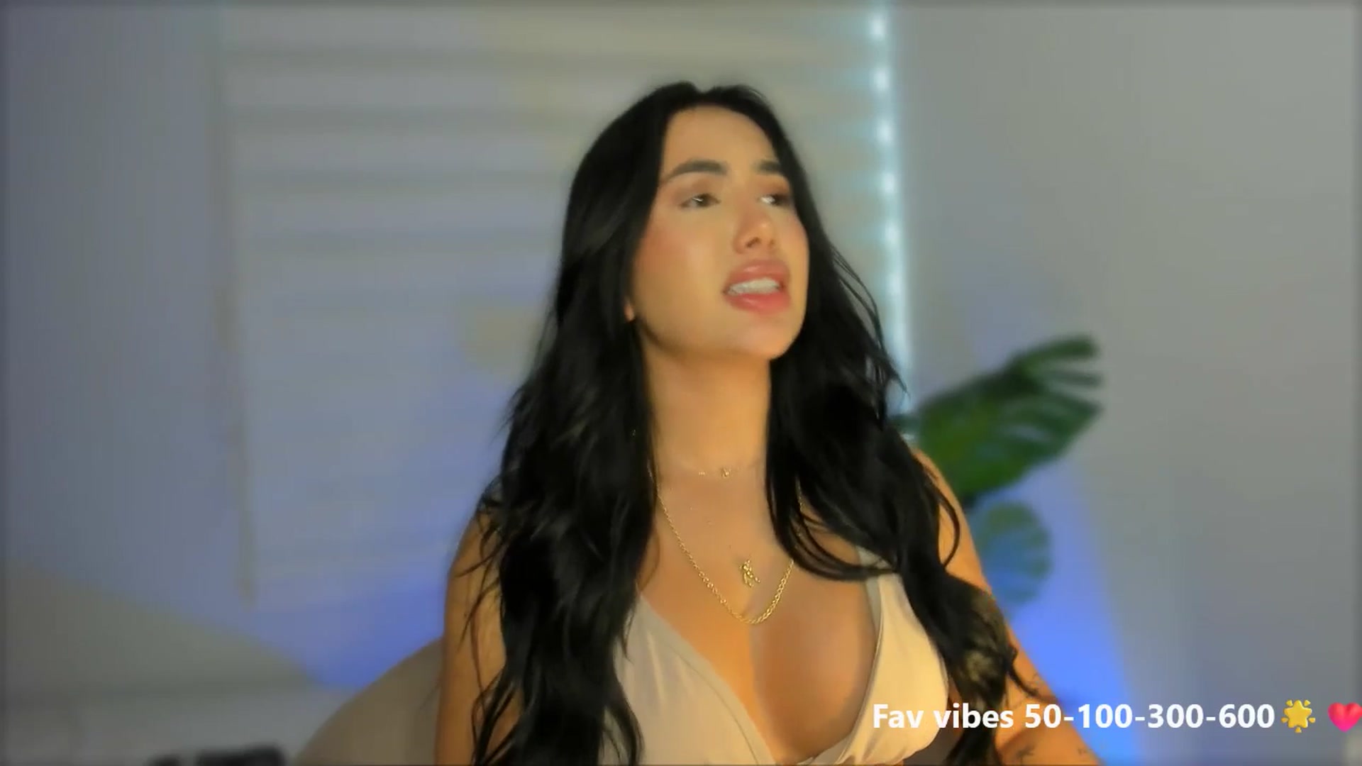 Gallery image thumbnail from Caro_Cano's myfreecams stream on, 05/16/2025, 18:05 image 17 of 20