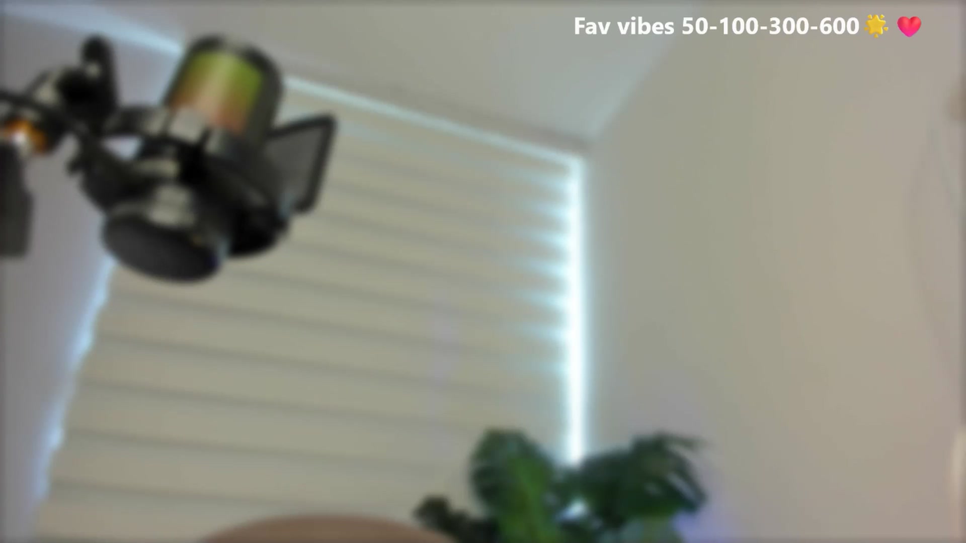 Gallery image thumbnail from Caro_Cano's myfreecams stream on, 05/19/2025, 17:39 image 17 of 20