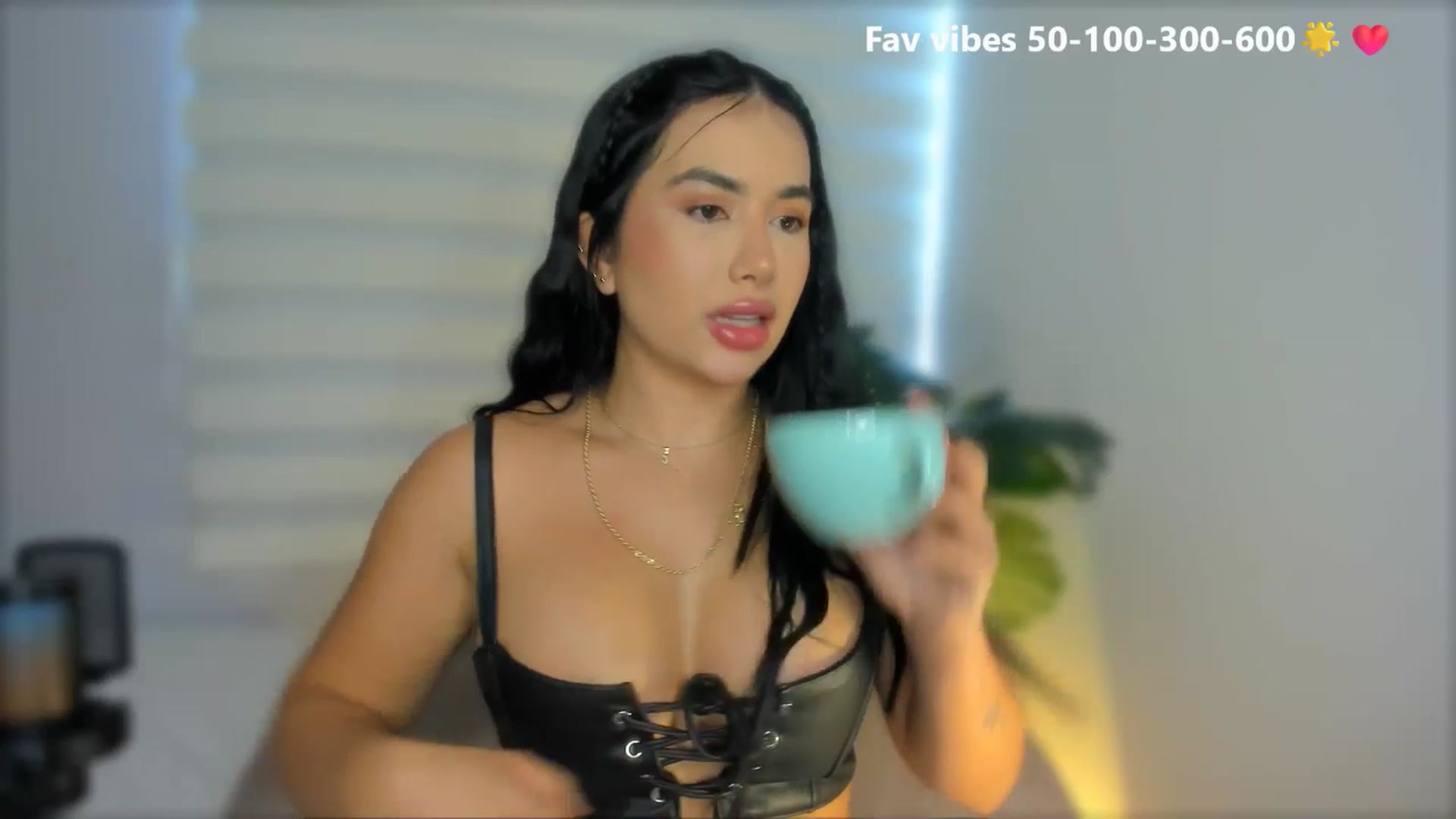 Gallery image thumbnail from Caro_Cano's myfreecams stream on, 05/20/2025, 16:03 image 5 of 20