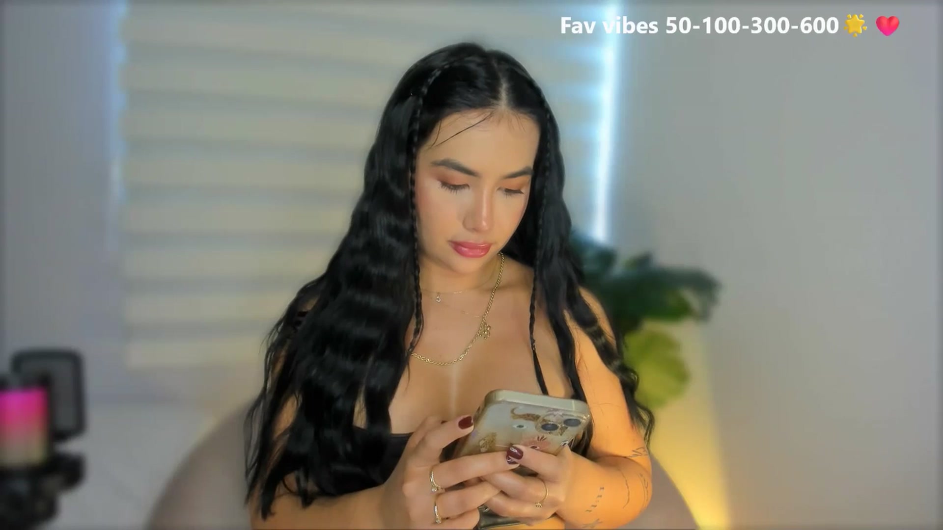 Gallery image thumbnail from Caro_Cano's myfreecams stream on, 05/20/2025, 16:03 image 4 of 20