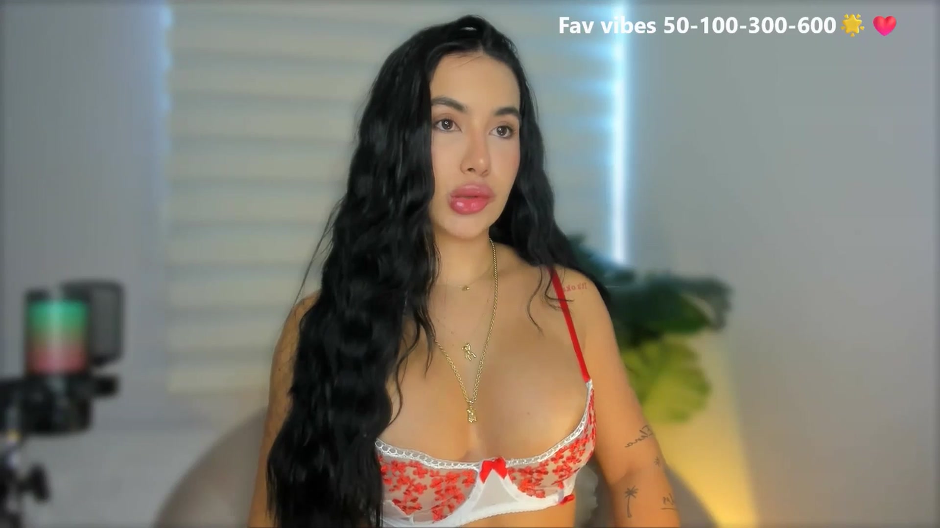 Gallery image thumbnail from Caro_Cano's myfreecams stream on, 05/21/2025, 15:43 image 9 of 20