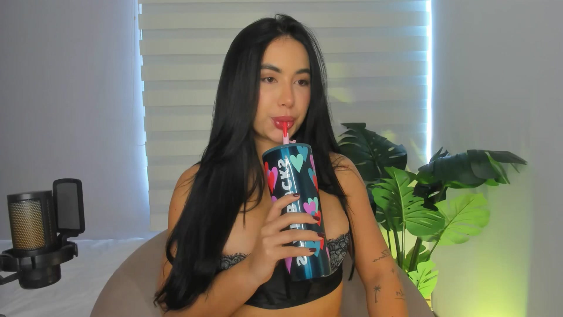 Gallery image thumbnail from Caro_Cano's myfreecams stream on, 05/24/2025, 16:35 image 1 of 20