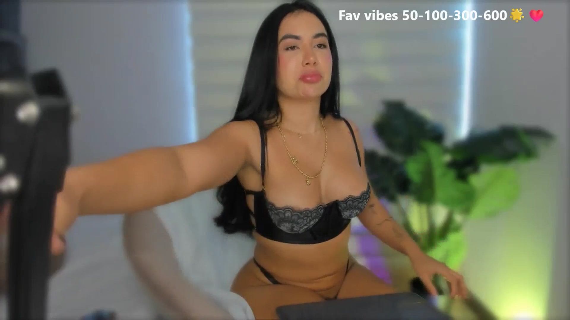 Gallery image thumbnail from Caro_Cano's myfreecams stream on, 05/24/2025, 16:35 image 18 of 20
