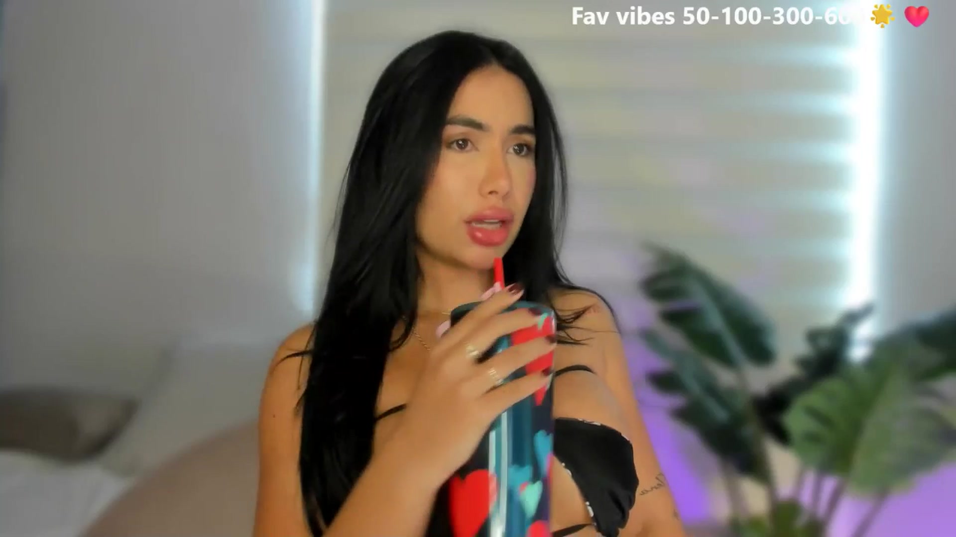 Gallery image thumbnail from Caro_Cano's myfreecams stream on, 05/25/2025, 20:51 image 5 of 20