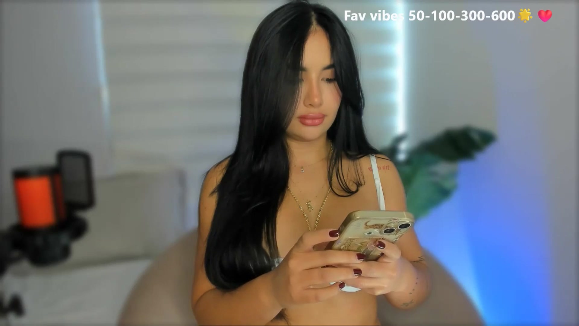 Gallery image thumbnail from Caro_Cano's myfreecams stream on, 05/27/2025, 15:50 image 12 of 20