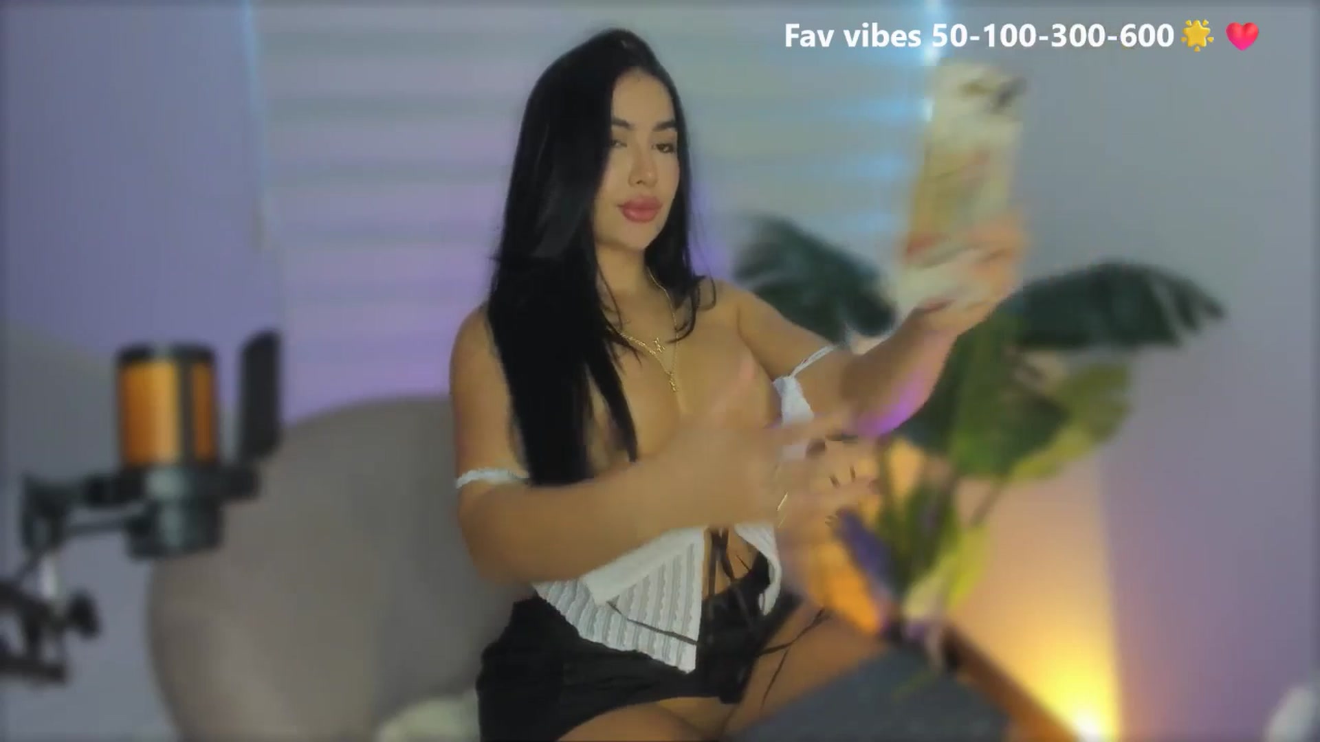 Gallery image thumbnail from Caro_Cano's myfreecams stream on, 05/30/2025, 15:07 image 6 of 20
