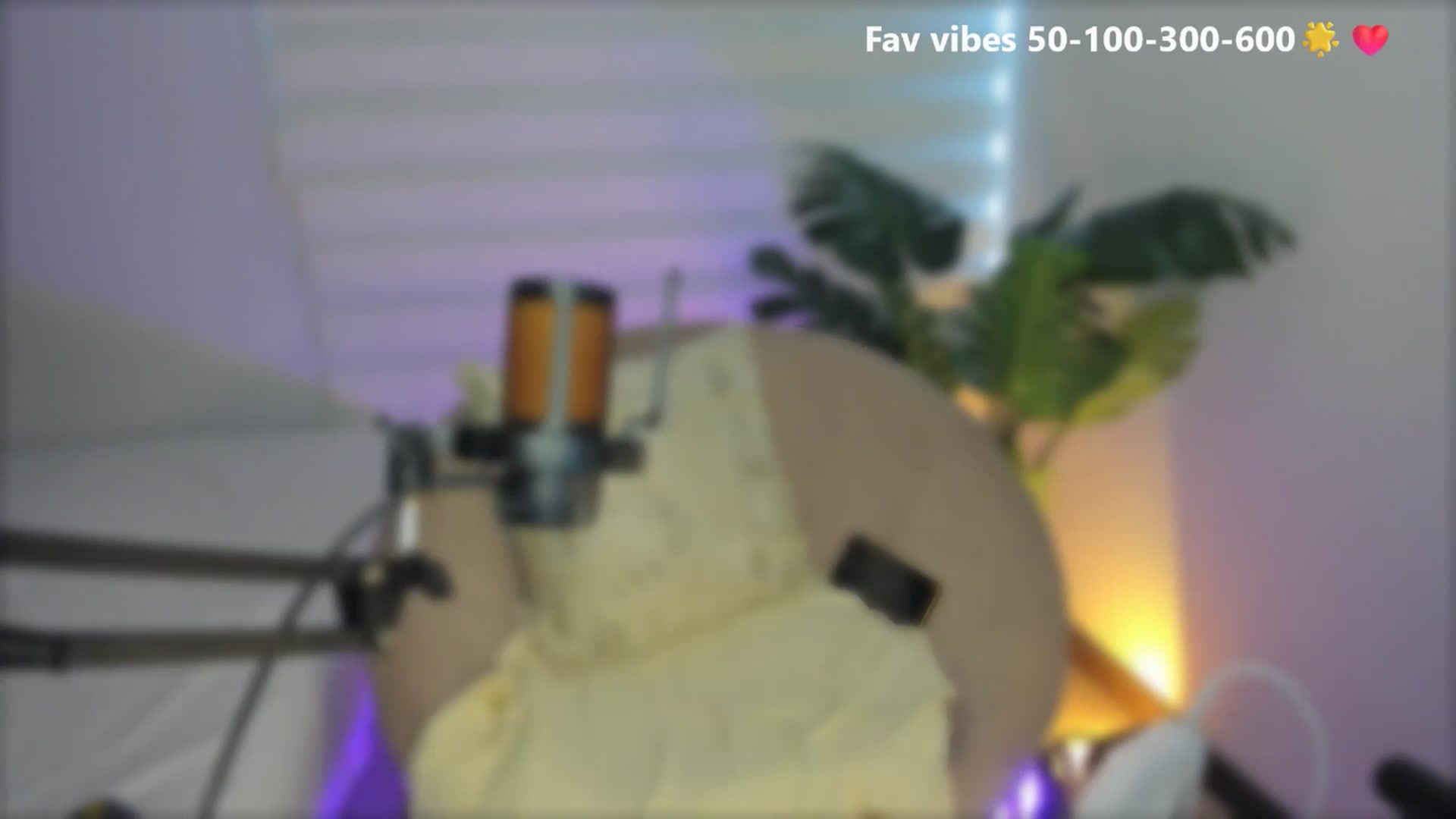 Gallery image thumbnail from Caro_Cano's myfreecams stream on, 05/30/2025, 15:07 image 19 of 20