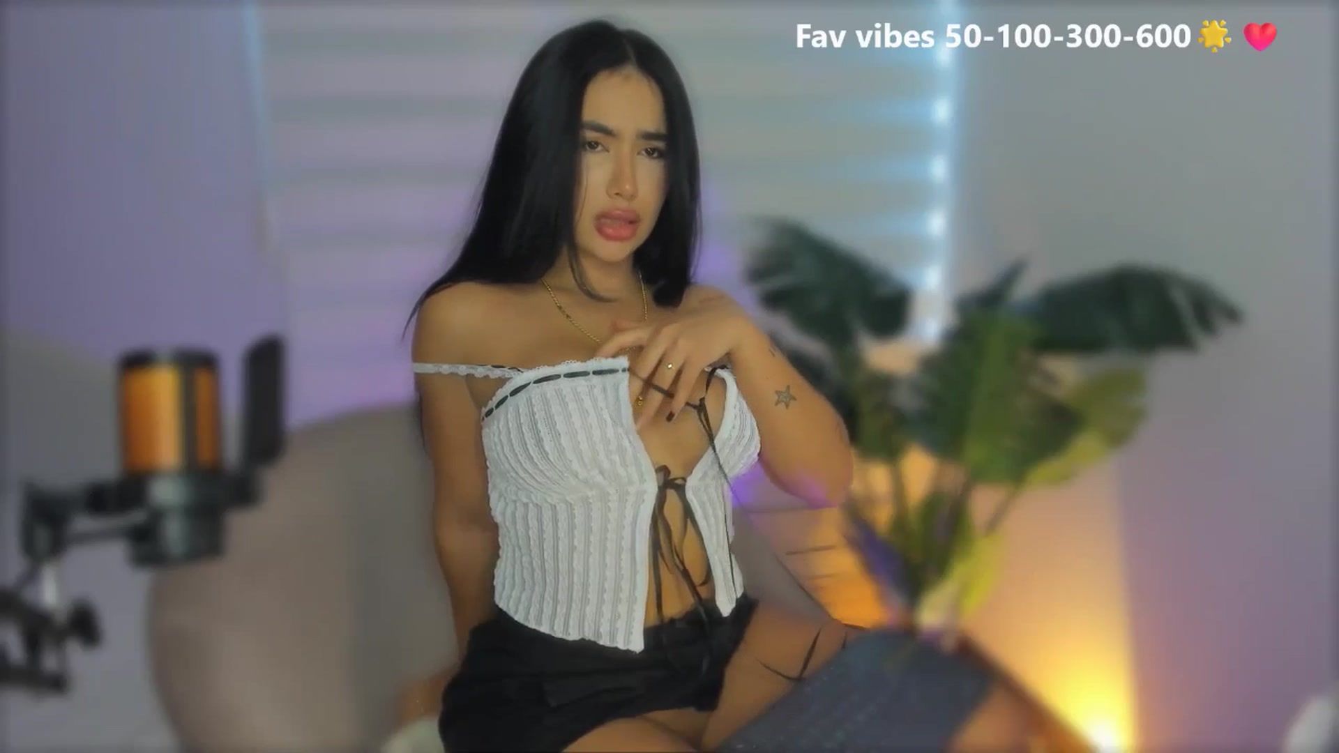 Gallery image thumbnail from Caro_Cano's myfreecams stream on, 05/30/2025, 15:07 image 5 of 20