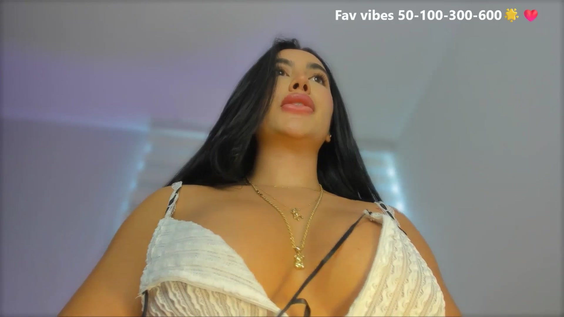 Gallery image thumbnail from Caro_Cano's myfreecams stream on, 05/30/2025, 16:19 image 3 of 20