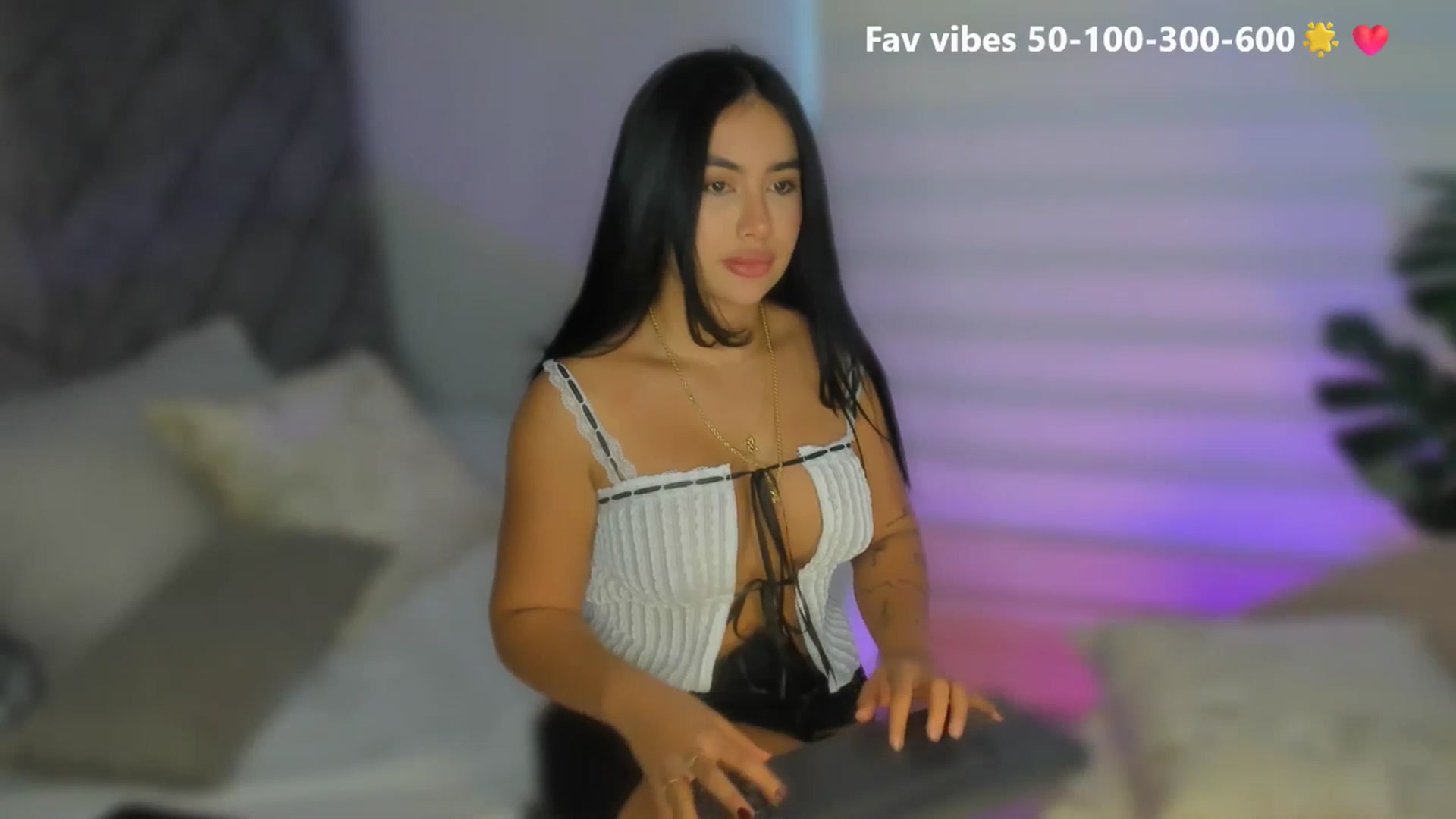 Gallery image thumbnail from Caro_Cano's myfreecams stream on, 05/30/2025, 16:19 image 19 of 20