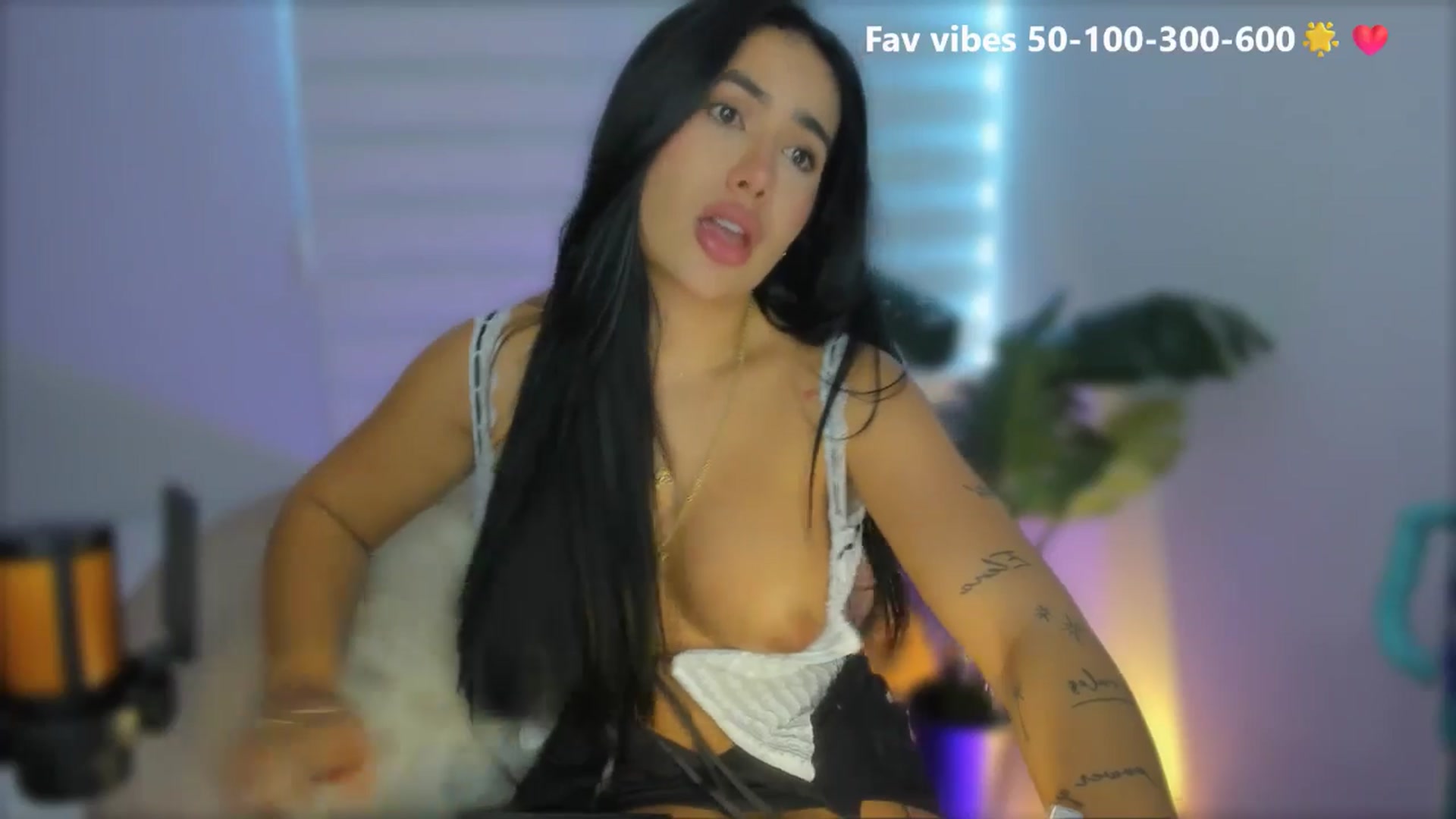 Gallery image thumbnail from Caro_Cano's myfreecams stream on, 05/30/2025, 18:11 image 20 of 20