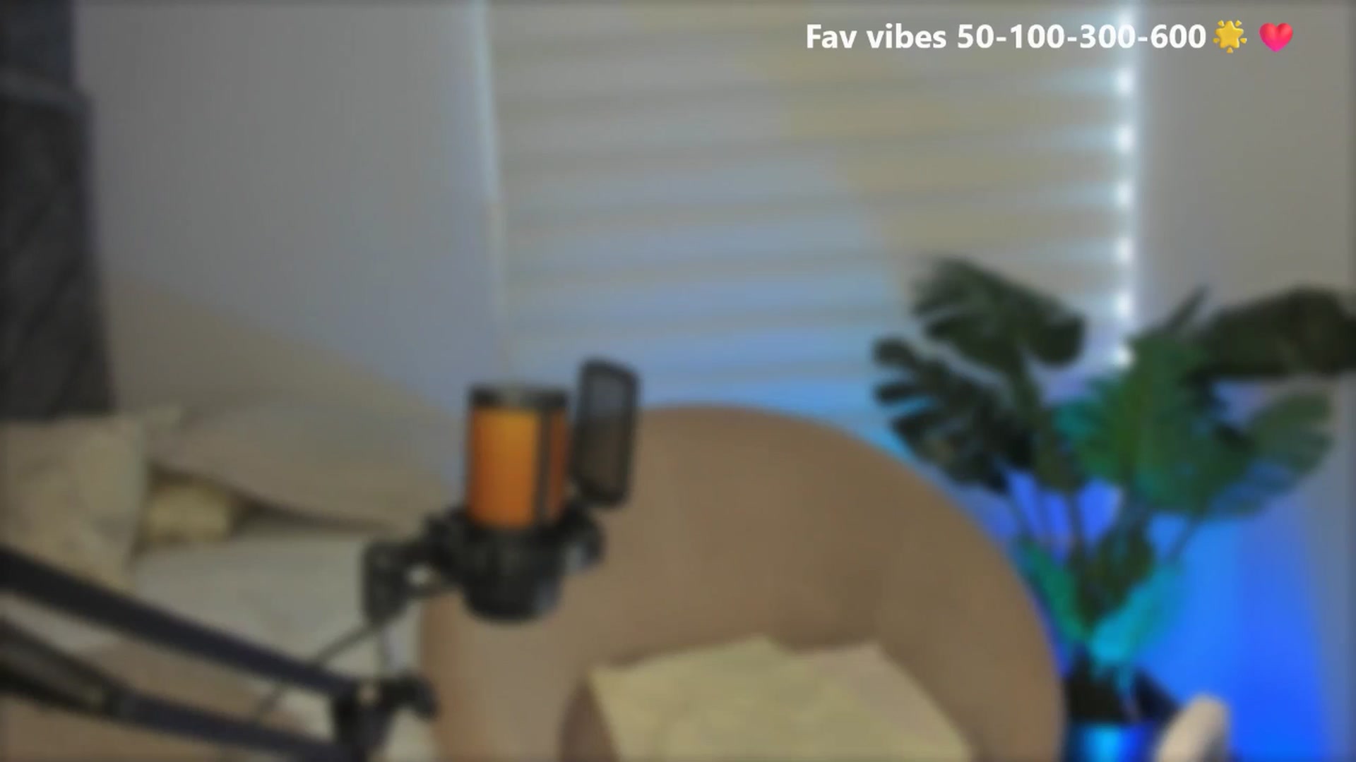 Gallery image thumbnail from Caro_Cano's myfreecams stream on, 06/01/2025, 14:31 image 8 of 20