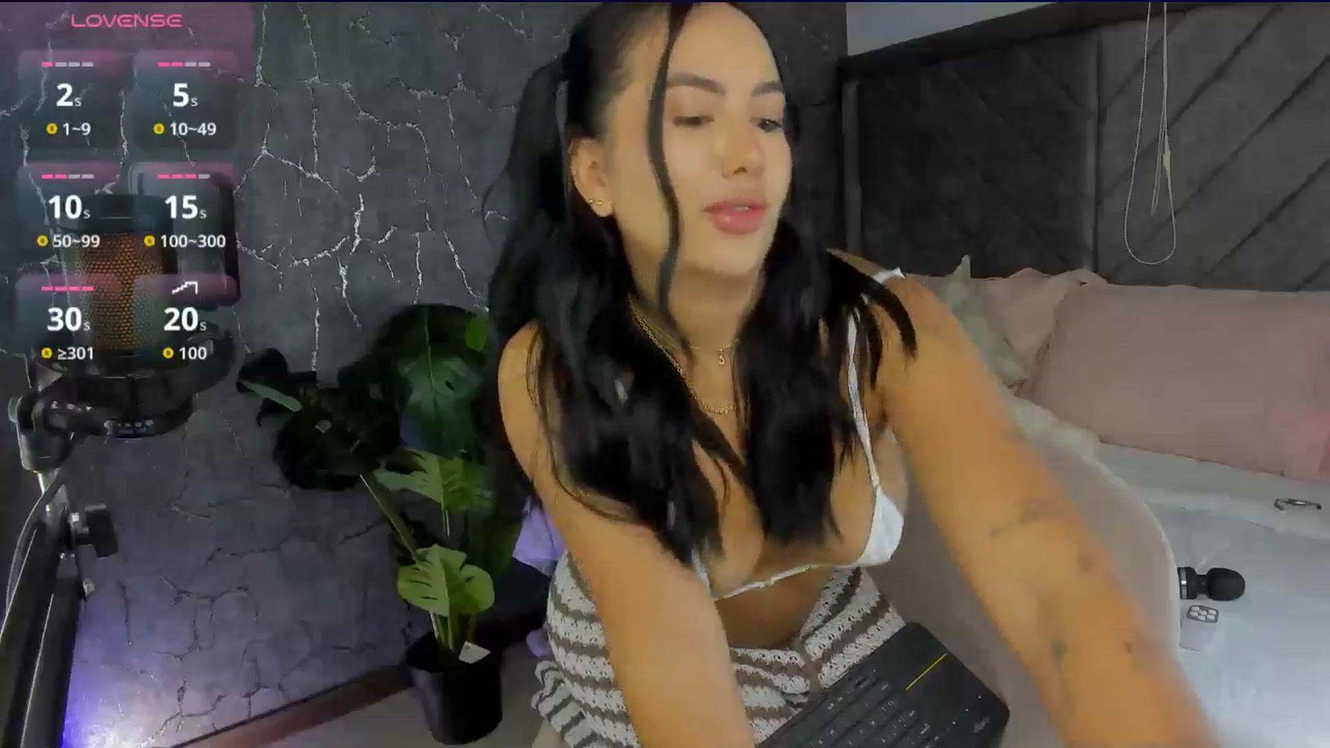 Gallery image thumbnail from Caro_Cano's myfreecams stream on, 10/07/2025, 14:01 image 16 of 20